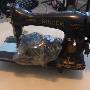 working Singer 1942 antique sewing machine